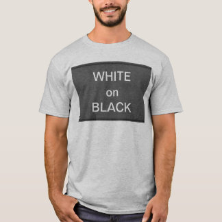 Camiseta BNW circunda as amostras do texto de n - branco no