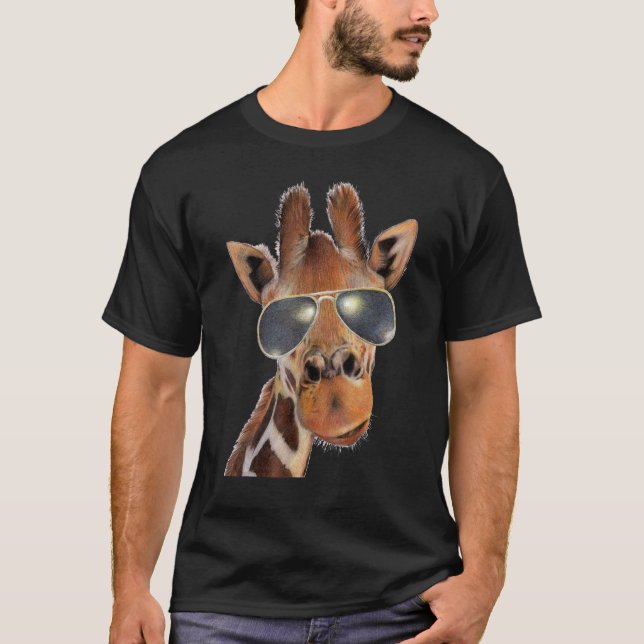Camiseta Boa Hora Girafa Vestindo óculos escuros (Frente)