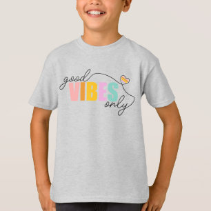 Camiseta Boas Vibes Apenas Arco-Íris