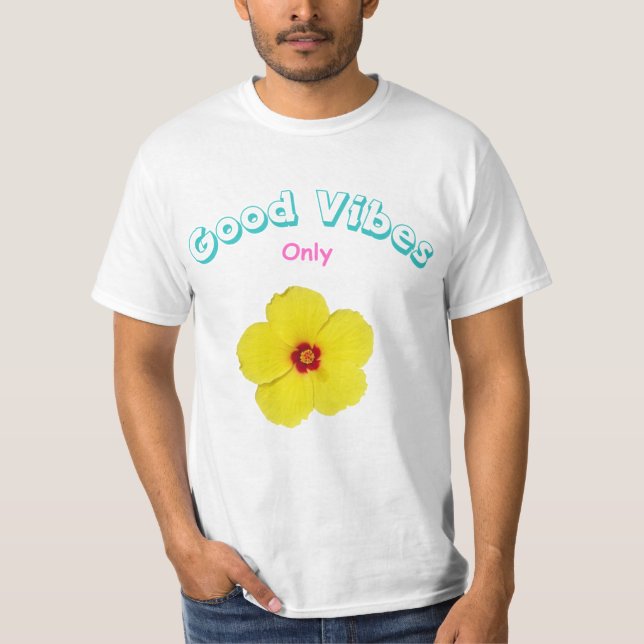 Camiseta Boas Víblias Apenas Arte de Hibisco Amarelo (Frente)