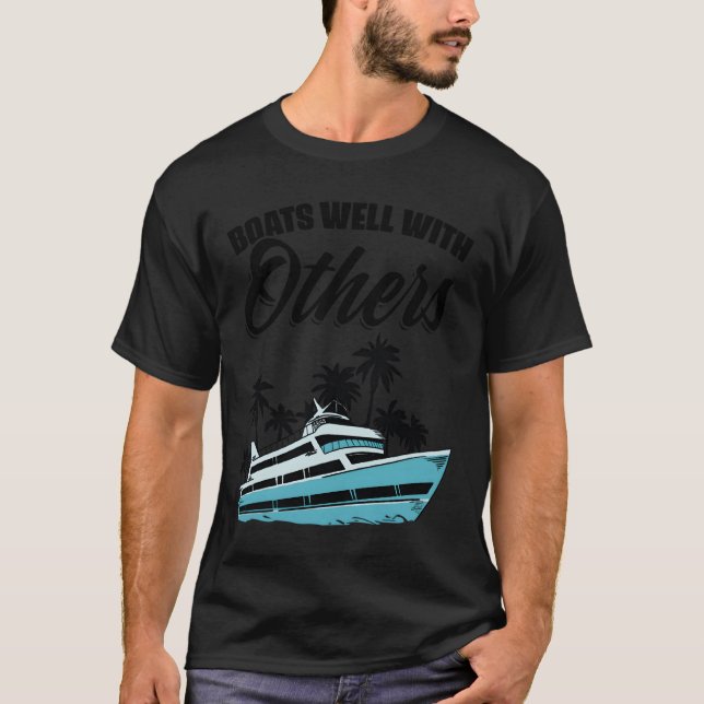 Camiseta Boats Well With Others Nautical Boat Boating (Frente)