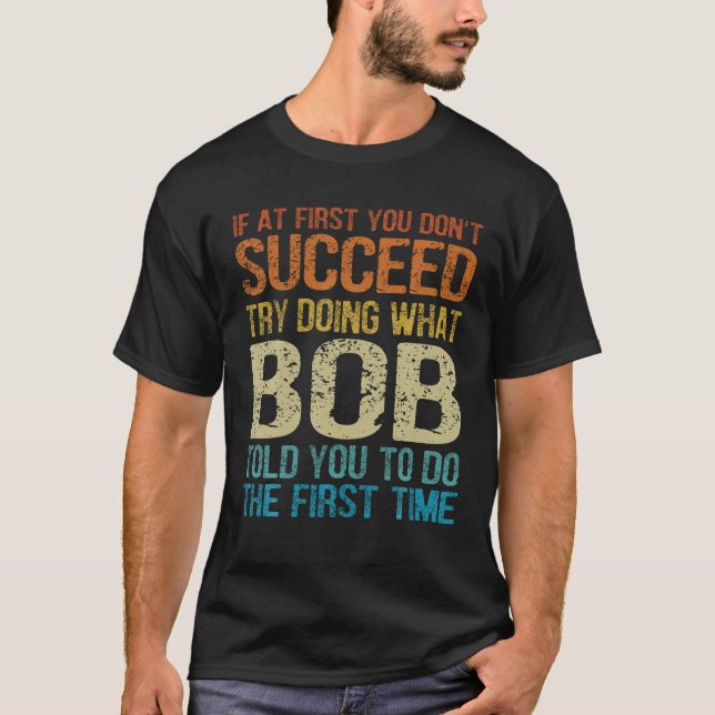 Camiseta Bob Engraçado Tenta Fazer O Que Bob Te Disse Para  (Frente)