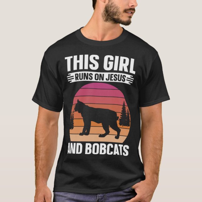 Camiseta Bobcat Girl Runs On Jesus And Bobcats Retro Animal (Frente)
