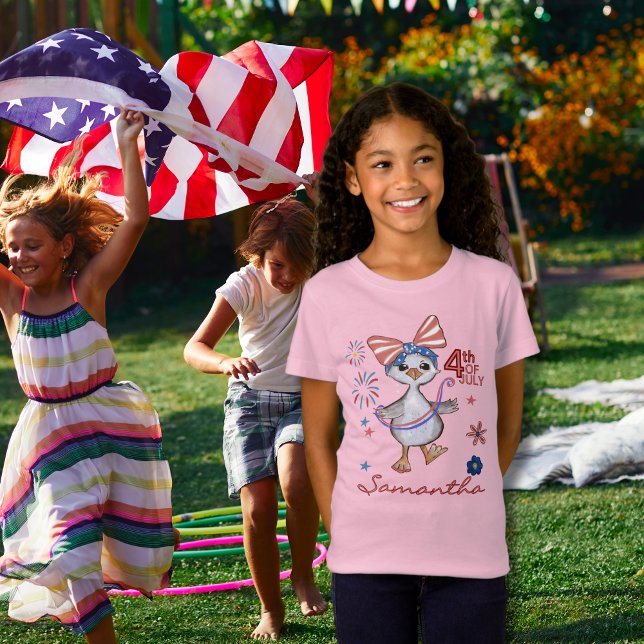 Camiseta Bobo Rosa Menininha Goose 4 de julho (Pink Little Girl Silly Goose 4th of July T-Shirt)