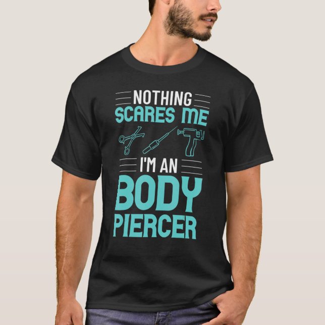 Camiseta Body Piercer Gun Dermal Piercing Implants Quotes (Frente)