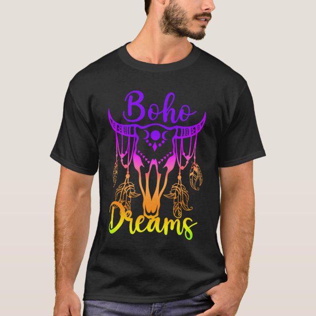 Camiseta Boho Dreams Cattle Skull Feathers Bright Rainbow O (Frente)