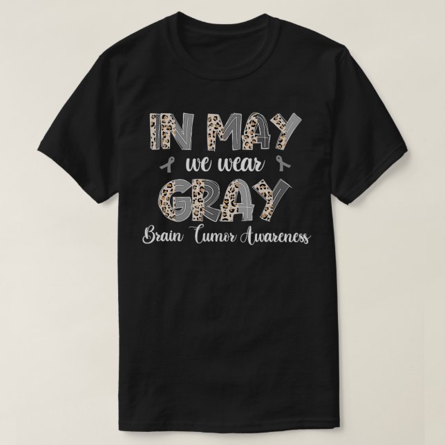 Camiseta Boho Leopard Em Maio Vestimos Tumo Do Cérebro Da F (Frente do Design)