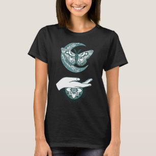 Camiseta Boho Lua Mariposa Celestial Mão Mística Lua Espíri