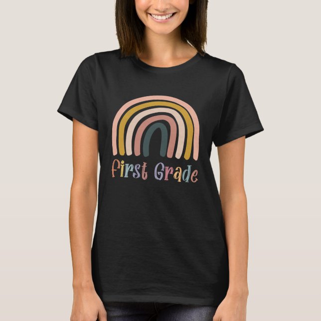 Camiseta Boho Rainbow First Day of School 2021 First Grade  (Frente)