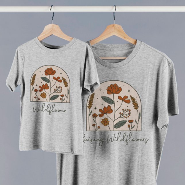 Camiseta Boho Raising Wildflower Mama (Criador carregado)