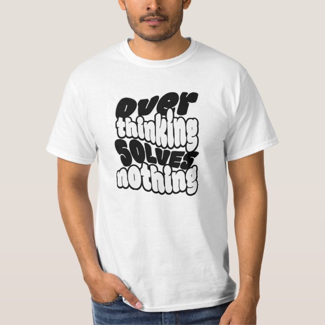 Camiseta Bold “Overthinking Solves Nothing” Retro Quote (Frente)