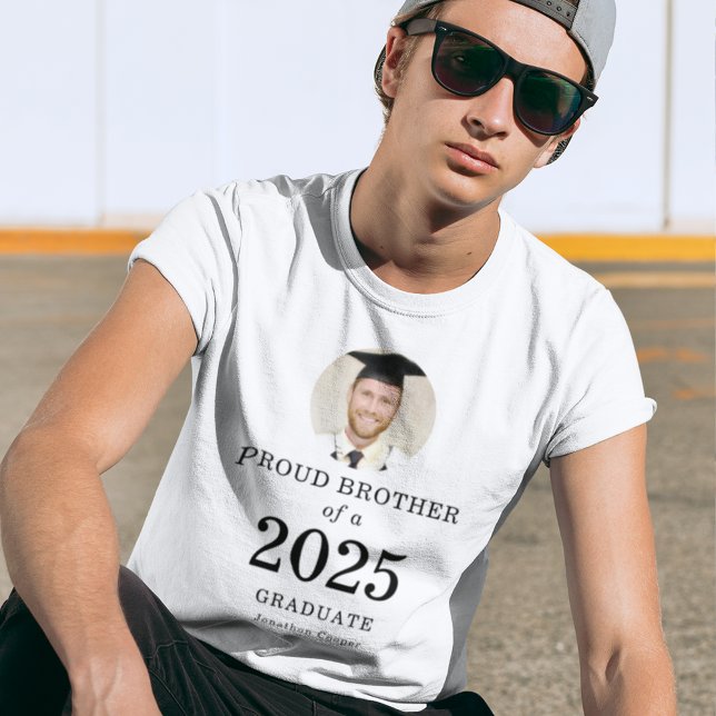 Camiseta Bold Text Photo Proud Brother of 2023 Graduate (Criador carregado)