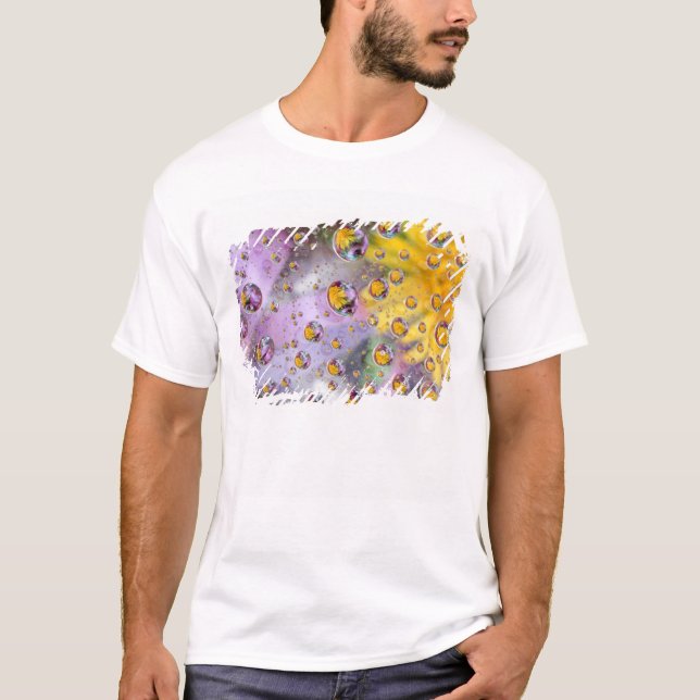 Camiseta Bolhas de abstrato com flores. Crédito como:Nancy (Frente)