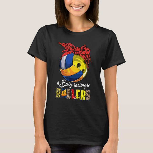 Camiseta Boliche De Voleibol Mamãe Ocupada Raising Ballers  (Frente)