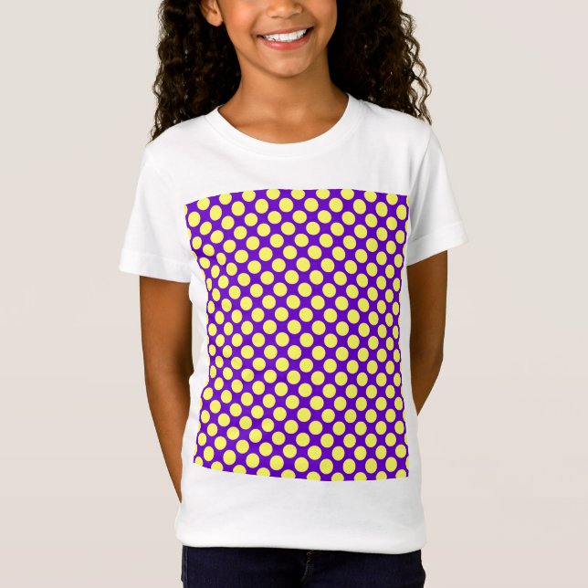 Camiseta Bolinhas amarelas com STaylor de fundo roxo (Frente)