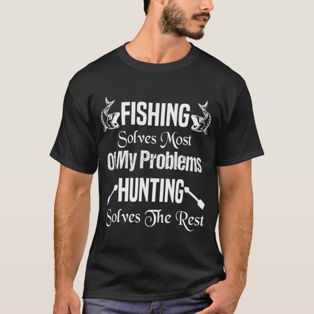 Camiseta Bom com Minha Vara, Eu Faço Peixes Aparecerem Sarc (Frente)