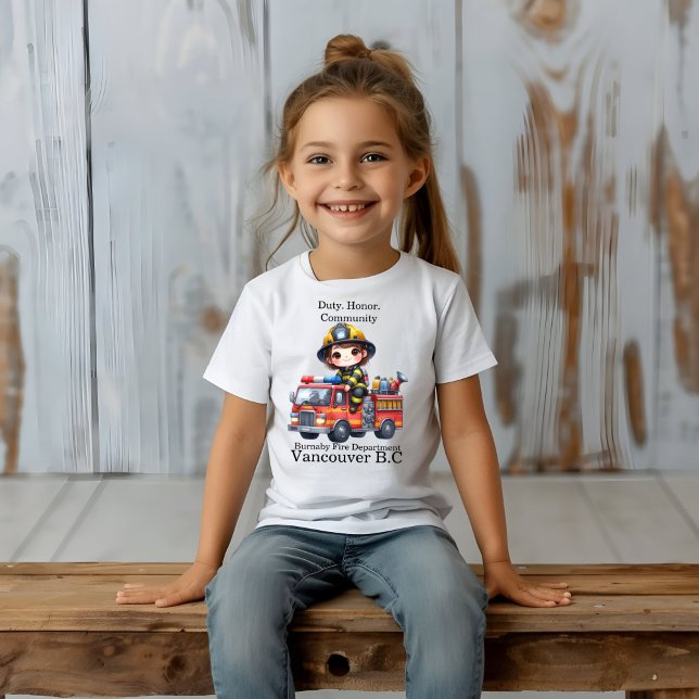 Camiseta Bombeiro alegre a conduzir um caminhão de bombeiro (Criador carregado)