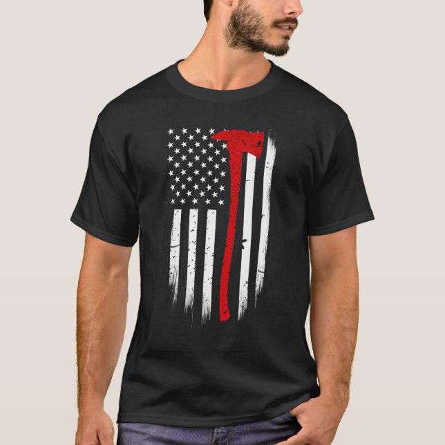 Camiseta Bombeiro American Flag Ax Firefighter (Frente)
