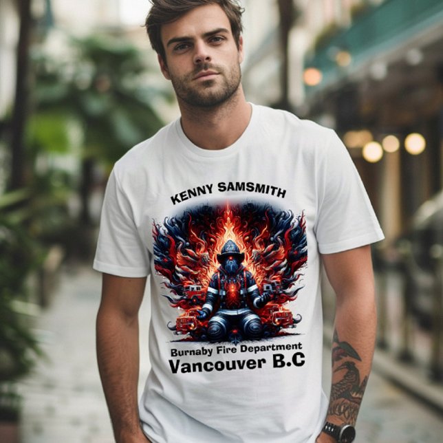 Camiseta Bombeiro calmo entre chamas e caminhões (Criador carregado)