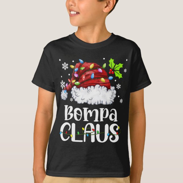 Camiseta Bompa Claus Santa Hat Família de Natal Light Xmas (Frente)