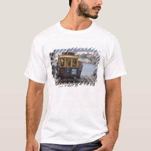 Camiseta Bonde sobe a Hyde Street em San