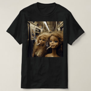 Camiseta Boneca Angustiada Fumando Meme de Rosto de Boneca