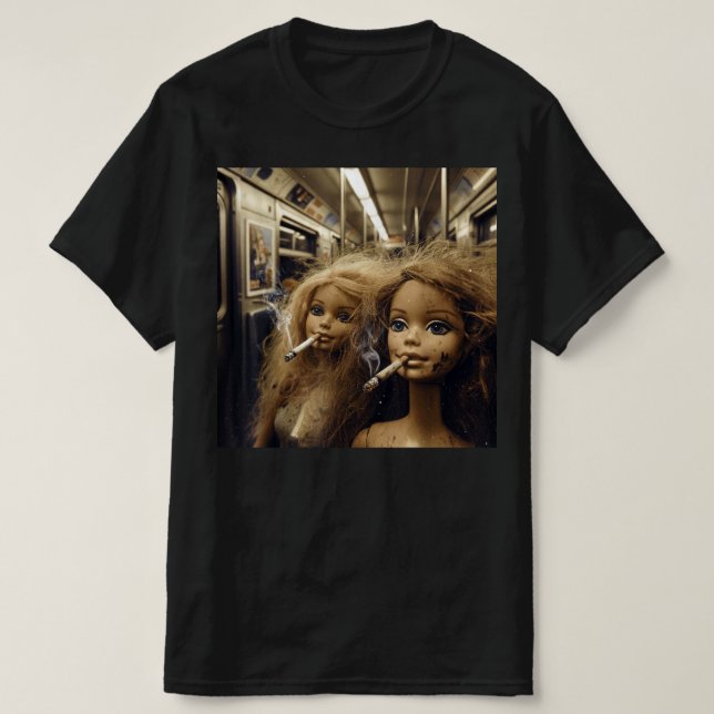 Camiseta Boneca Angustiada Fumando Meme de Rosto de Boneca  (Frente do Design)