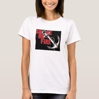 Camiseta boneca do fumo ou do fogo