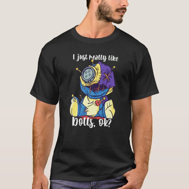 Camiseta Boneca Voodoo Eu Gosto Muito De Boneca Voodoo (Frente)