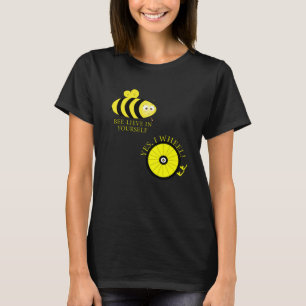 Camiseta Bonita Abelha em si mesma.