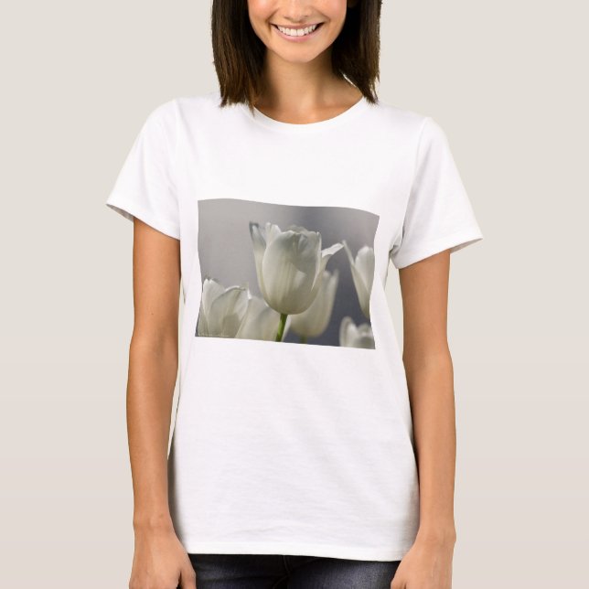 Camiseta Bonitas Tulipas Primavera brancas (Frente)