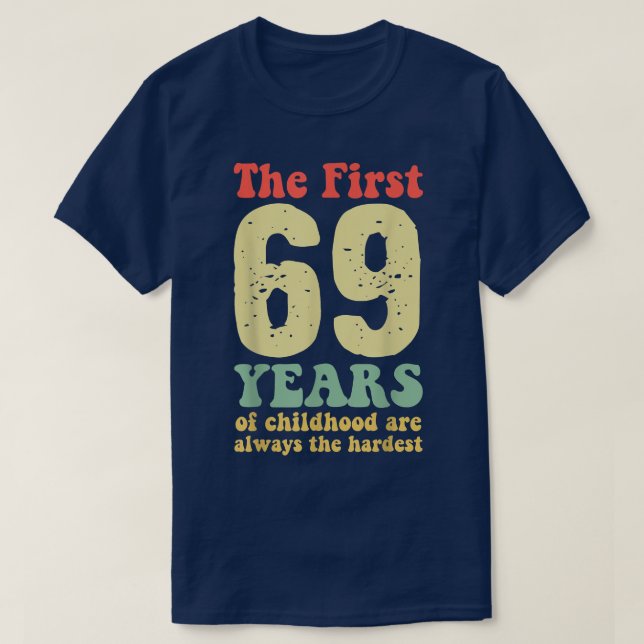 Camiseta bonitinho os primeiros 69 anos da infância são sem (Frente do Design)