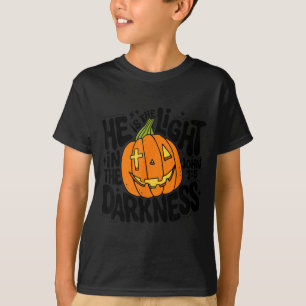 Camiseta Bonito Ele é a Luz na Escuridão do Halloween Crist