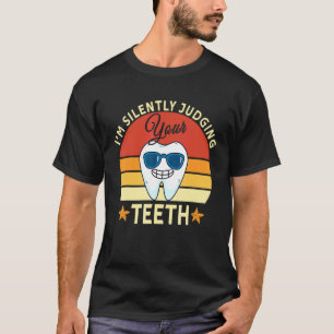 Camiseta Bonito Estou A Julgar Silenciosamente O Seu Dentis