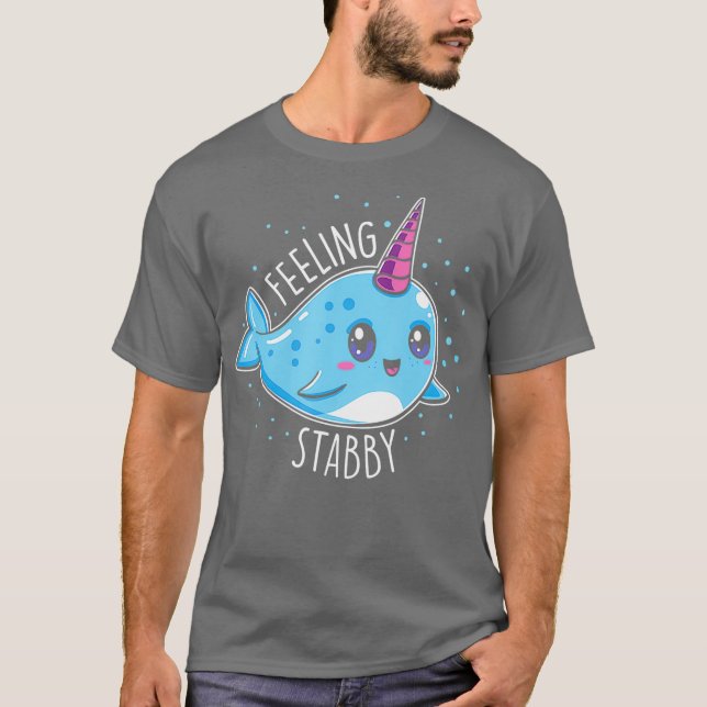 Camiseta Bonito Sentimento Esfaqueado por Narwhals Kawaii W (Frente)