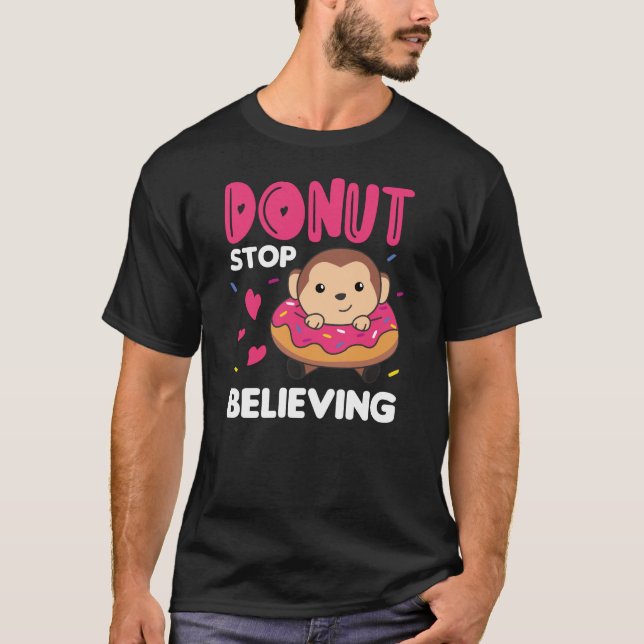 Camiseta Bons Macacos Engraçados Em Rosa-Rosquinha (Frente)