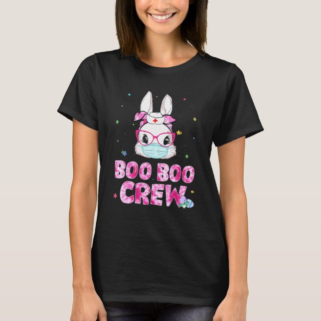 Camiseta Boo Boo Crew Páscoa Enfermeira Tie Dye Mask Glass (Frente)