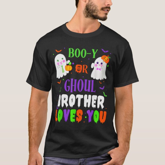 Camiseta Boo-y Or Ghoul Brother Loves You Boo Halloween Bab (Frente)