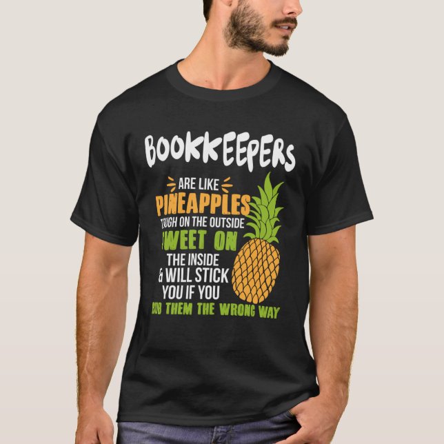 Camiseta Bookkeepers Are Like Pineapples   Work (Frente)