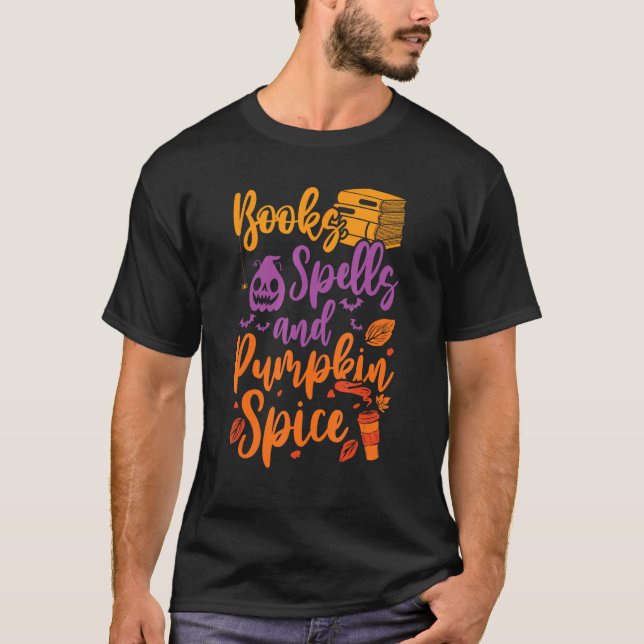 Camiseta Books Spells Pumpkin Spice Book  Cute Ghost Hallow (Frente)