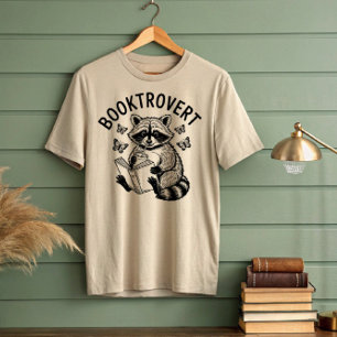 Camiseta Booktrovert Raccoon Reading Drink