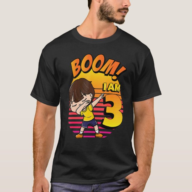 Camiseta Boom, eu sou a 3ª Festa de aniversário de 3 anos d (Frente)