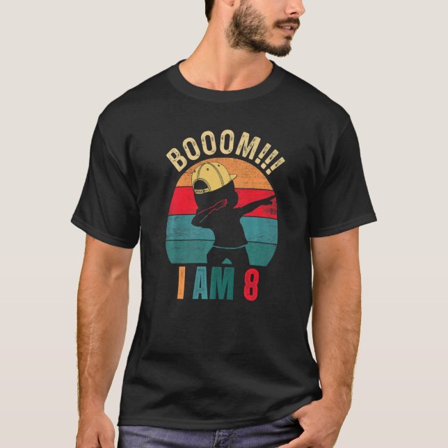 Camiseta Boom I Am 8 Anos Dabbing Boys Kids 8th Birth (Frente)