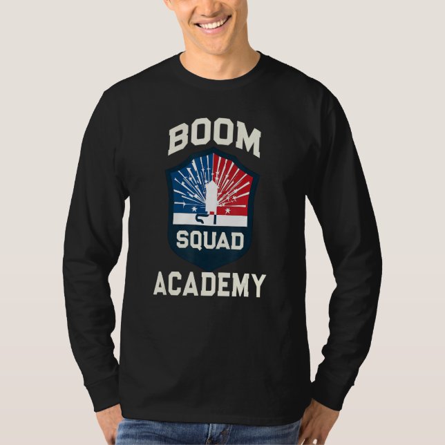 Camiseta BOOM SQUAD ACADEMY Fireworks Little Firecracker Bo (Frente)