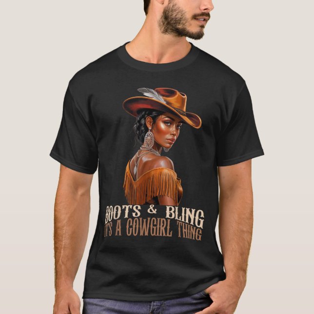 Camiseta Boots &amp; Bling It's Cowgirl African Women Black (Frente)