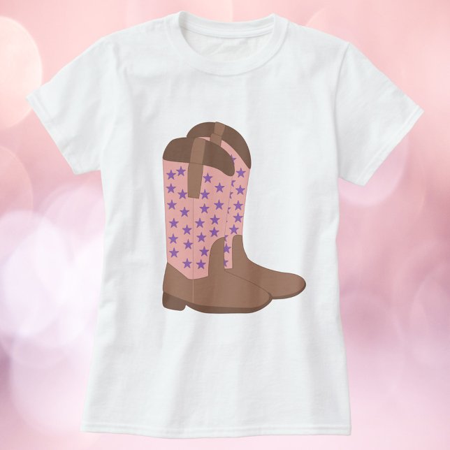 Camiseta Boots do Cowboy Estrelas Púrpura Rosa-Marrom (A tshirt with a pair of cowboy boots done in brown and pink with purple stars.)