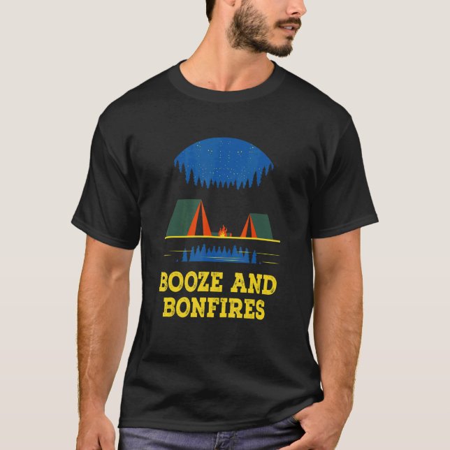 Camiseta Booze and Bonfires Camping Beer  Camper Drinker Hi (Frente)