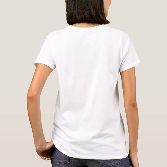 T-shirt preta em um jovem branco fundo, frente e verso fotos