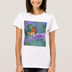 Camiseta Borboleta Monarca na Flor Lilás Roxo