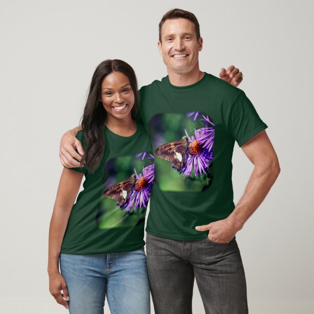 Camiseta Borboleta Na Flor Aster Roxo (Unissex)